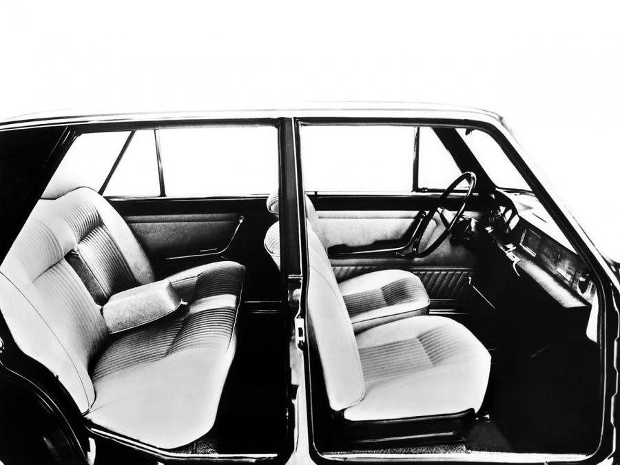 Интерьер Autobianchi A111 1969 года  (фото 10 из 13)